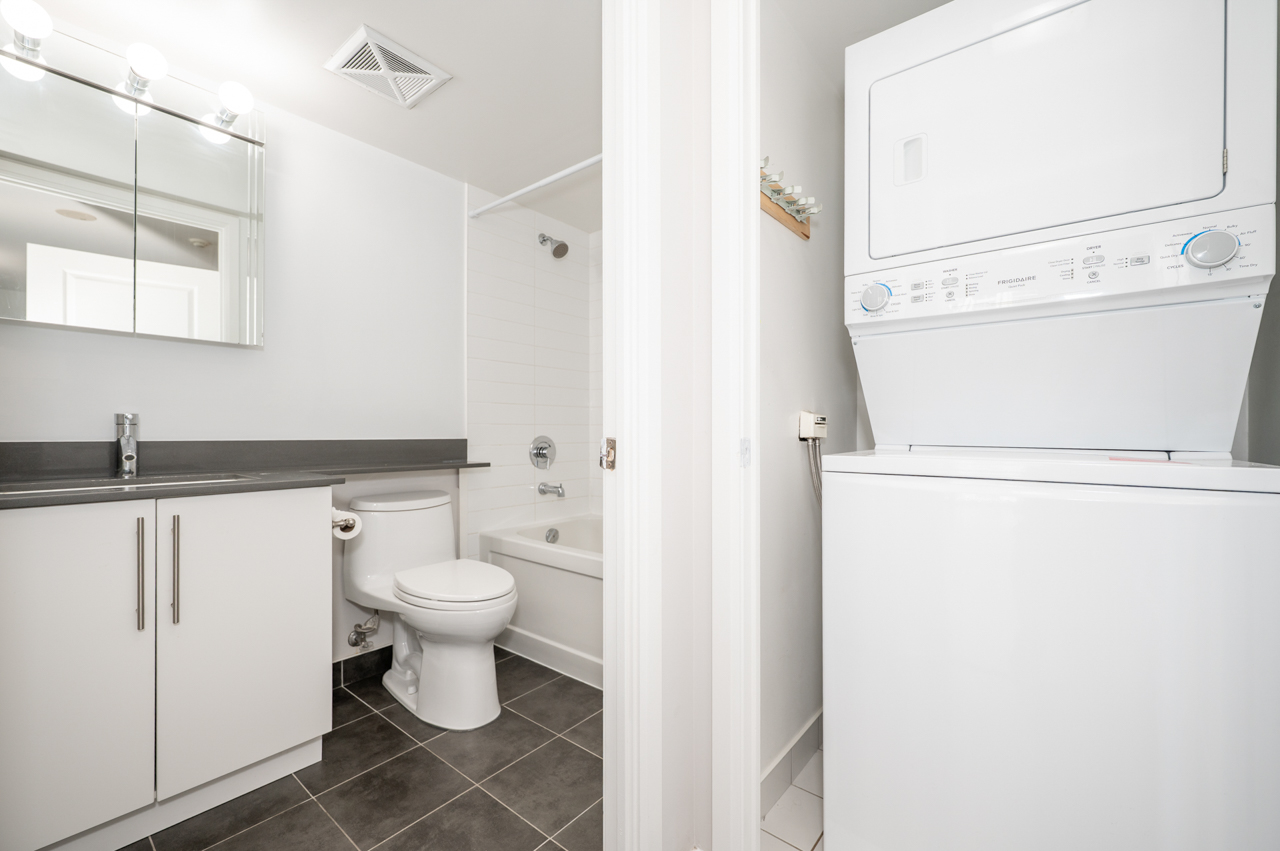 Bathroom & Laundry 02